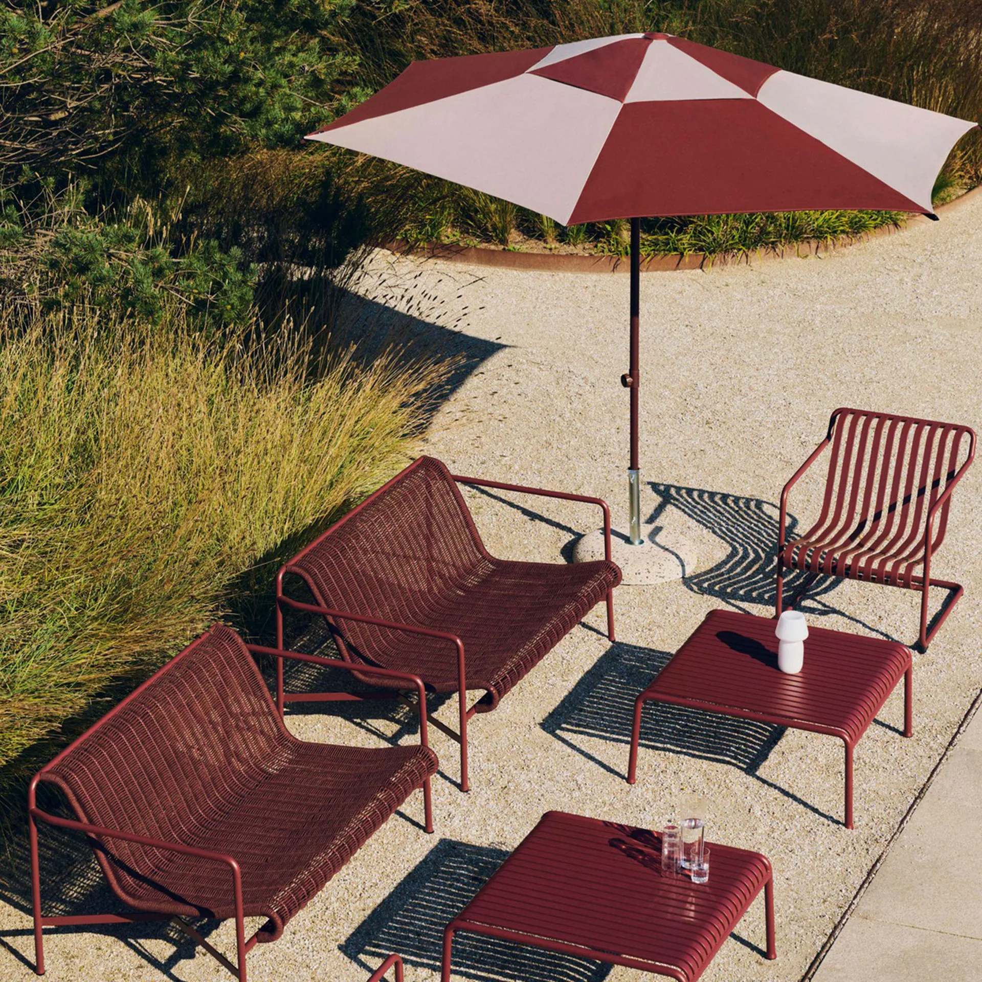 Terrazza Octagon parasoll, Off-white-burgundy HAY