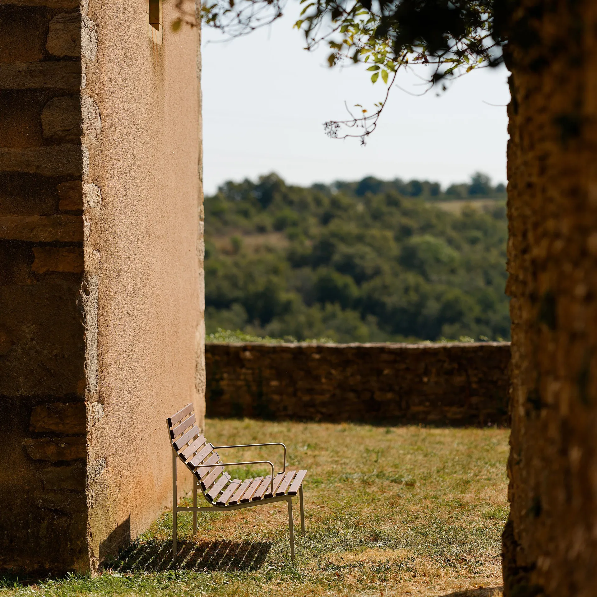 Traverse Lounge bänk med armstöd, Oiled ash HAY