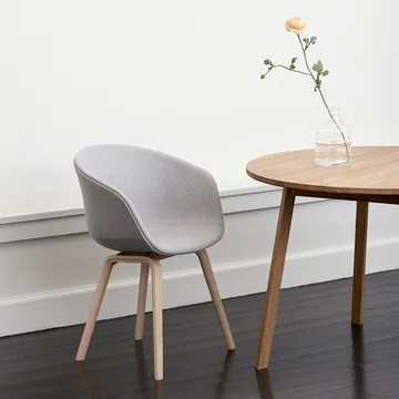 Triangle Leg matbord runt - Oljad ek - HAY