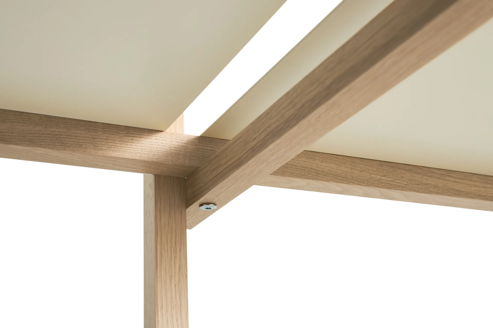 Woody hylla, Oak-almond white, high HAY