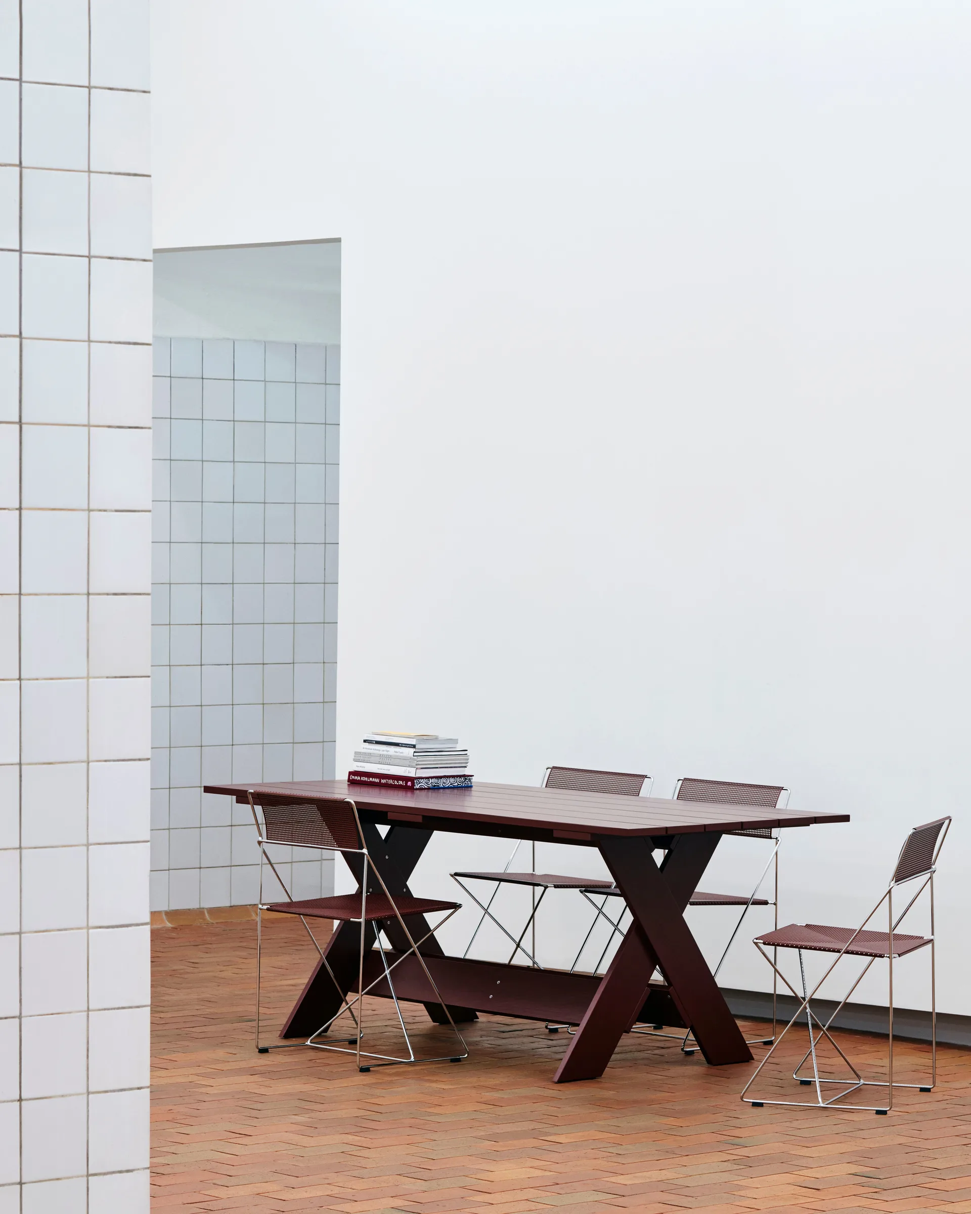 X-Line Indoor Outdoor stol, Iron red-hot galvanised HAY