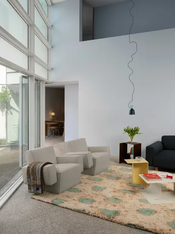 Hunk loungefåtölj med armstöd - Swan - Hem