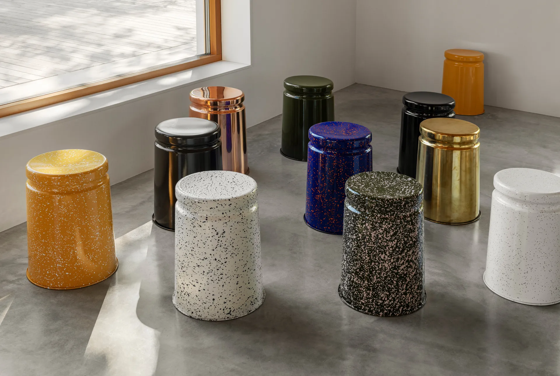 Last pall Ø32x44 cm, Brass Hem