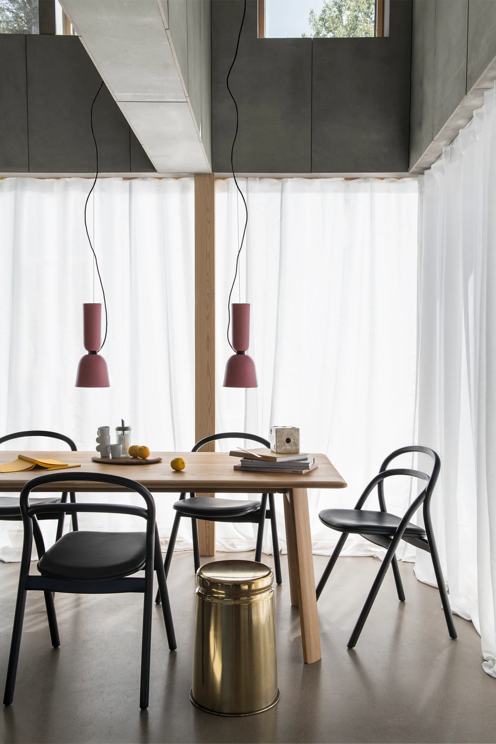 Last pall Ø32x44 cm, Brass Hem