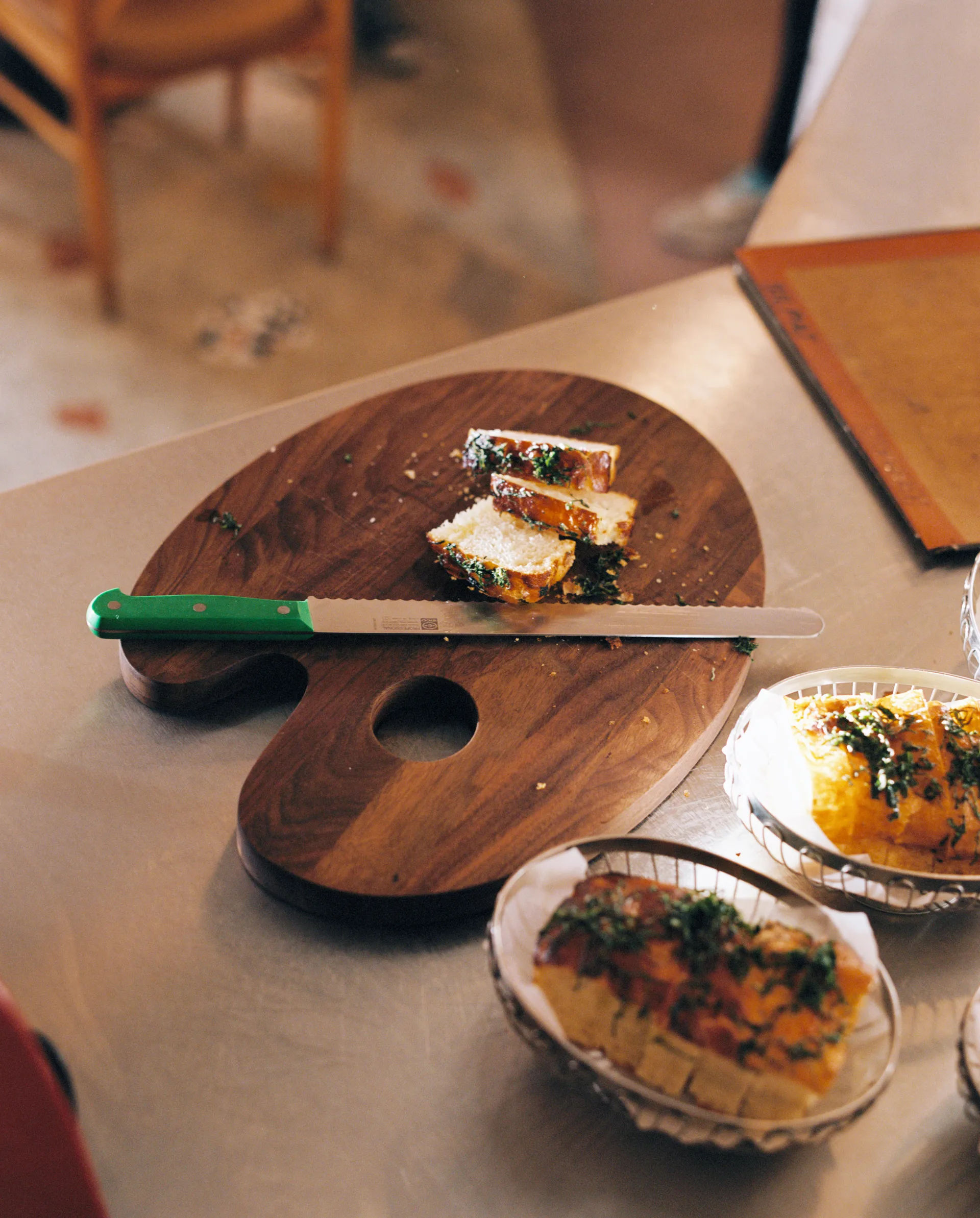 Palette skärbräda Small 24x34 cm, Valnöt Hem