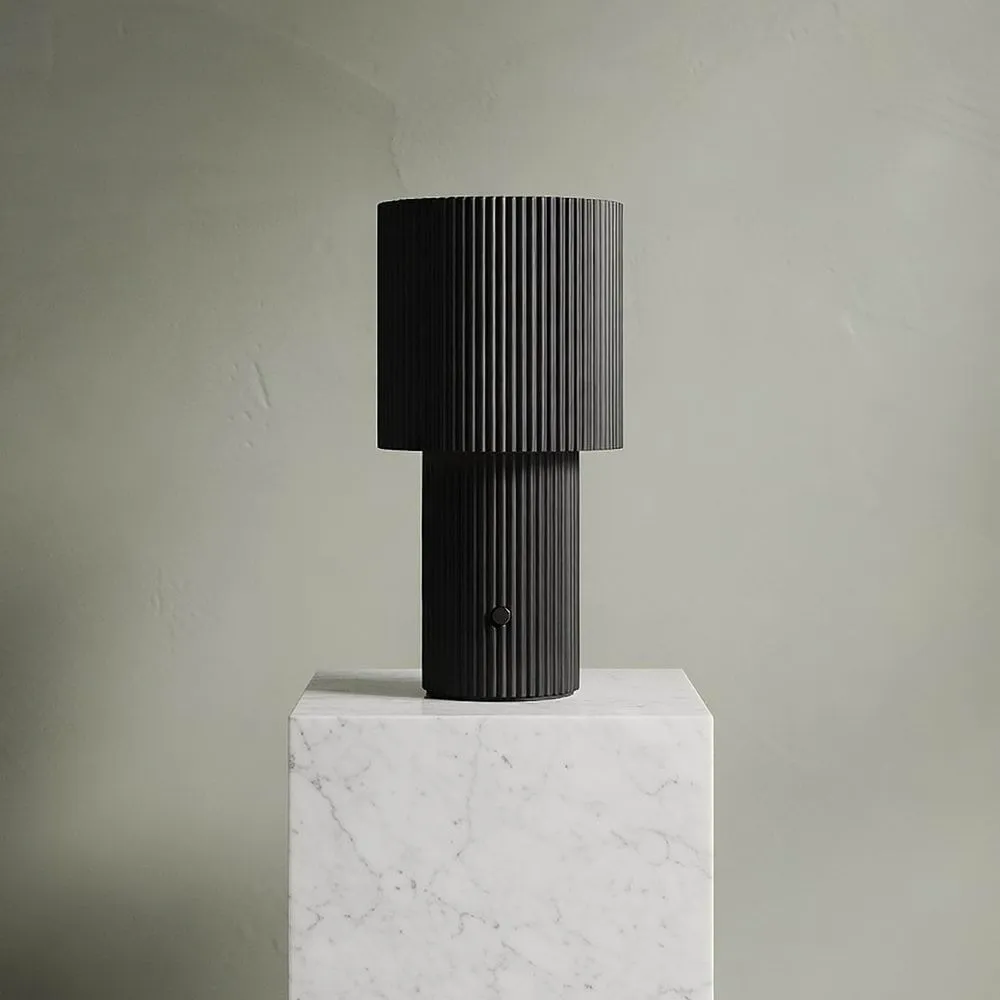 Iluma bordslampa portabel, Jet black Herstal