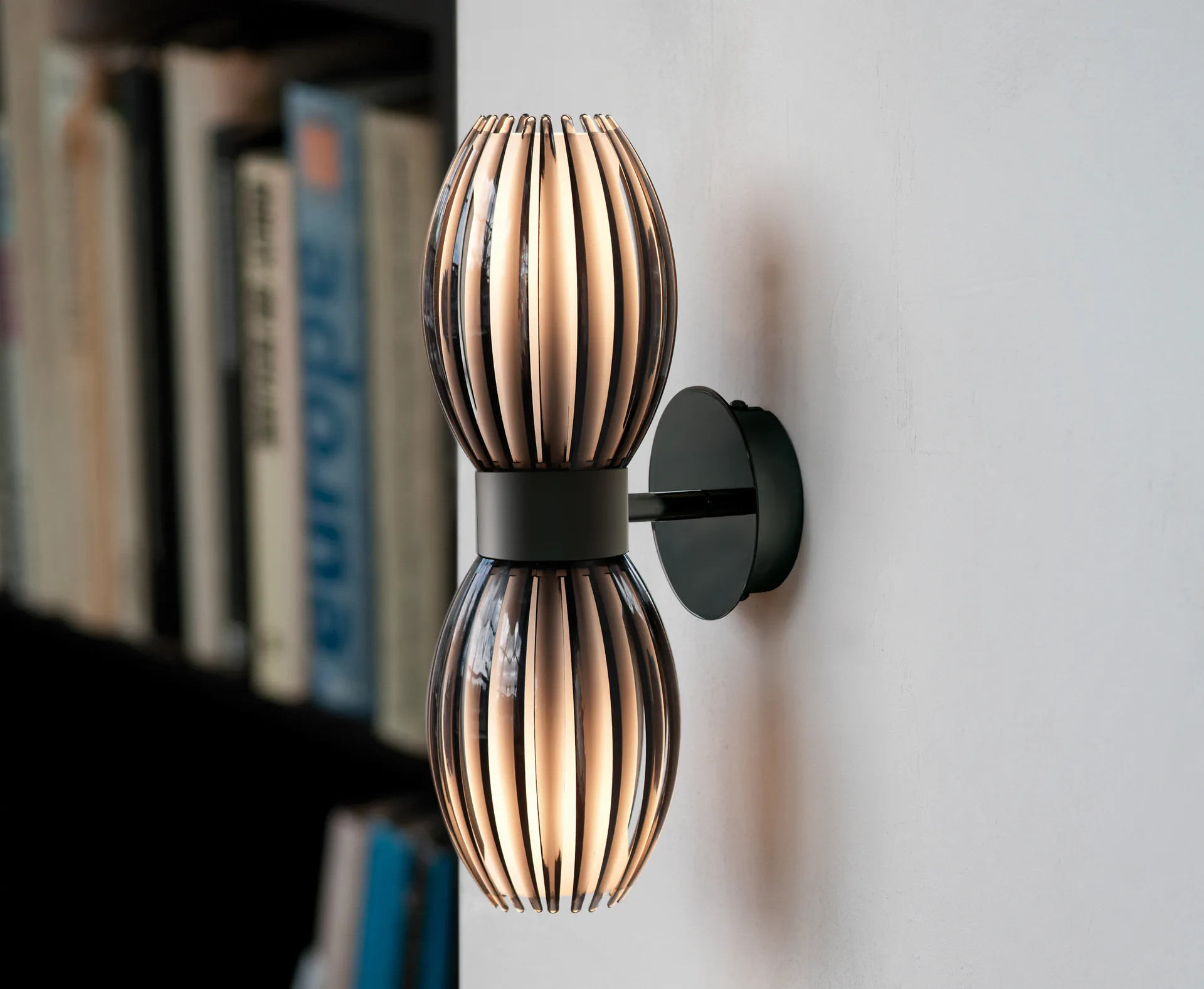Tentacle vägglampa duo 34 cm, Svart-rökfärgad Herstal