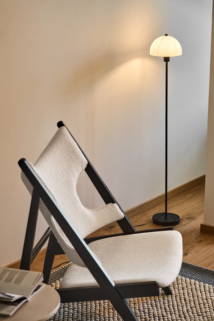 Vienda golvlampa, Svart-opalglas Herstal