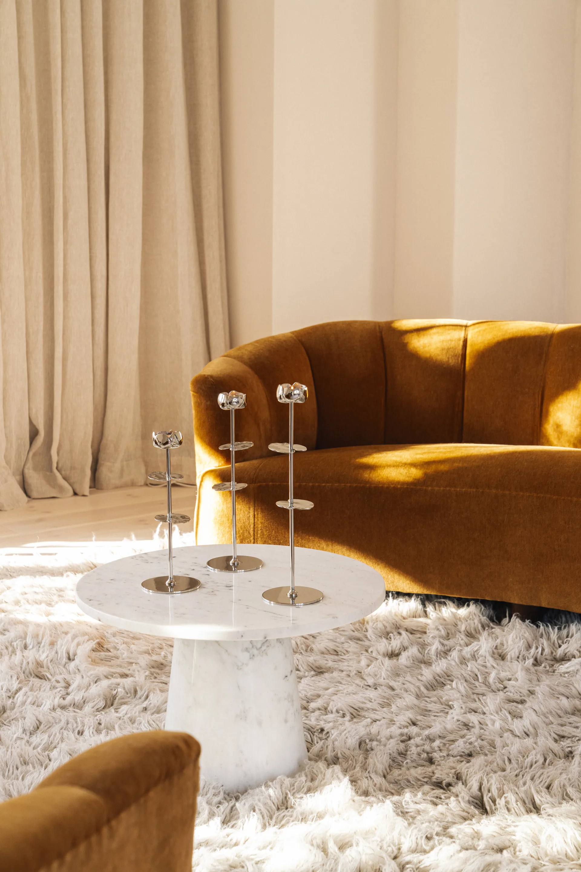 Ninfea Alta ljusstake 30 cm, Förnicklad mässing Hilke Collection