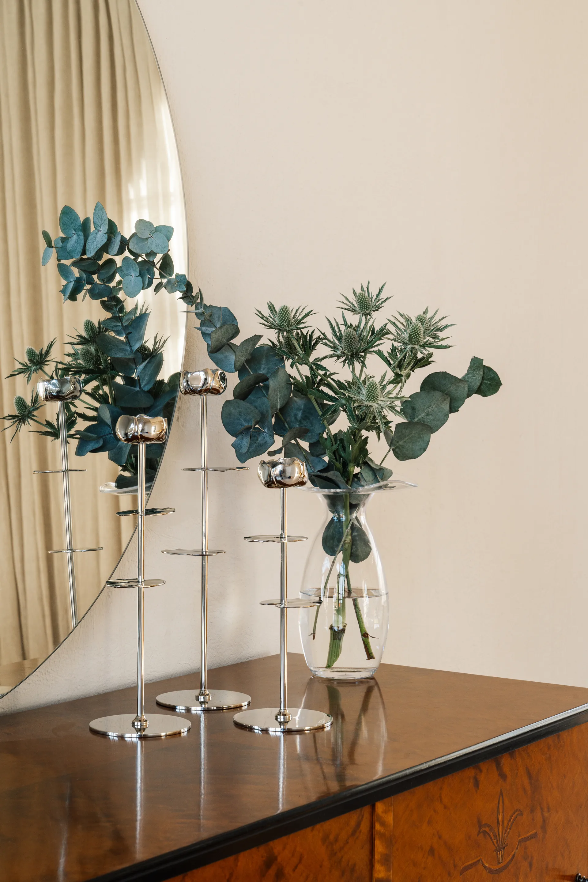 Ninfea Alta ljusstake 35 cm, Förnicklad mässing Hilke Collection