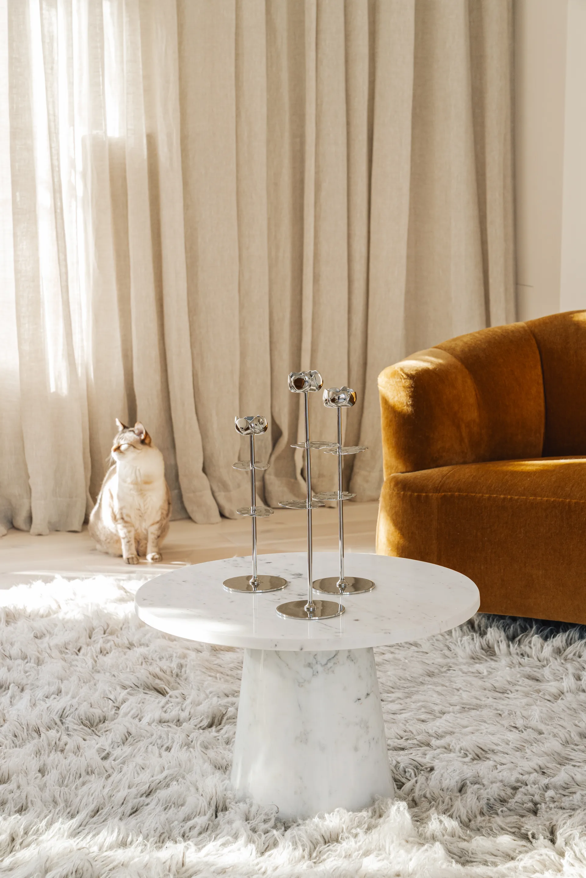 Ninfea Alta ljusstake 40 cm, Förnicklad mässing Hilke Collection