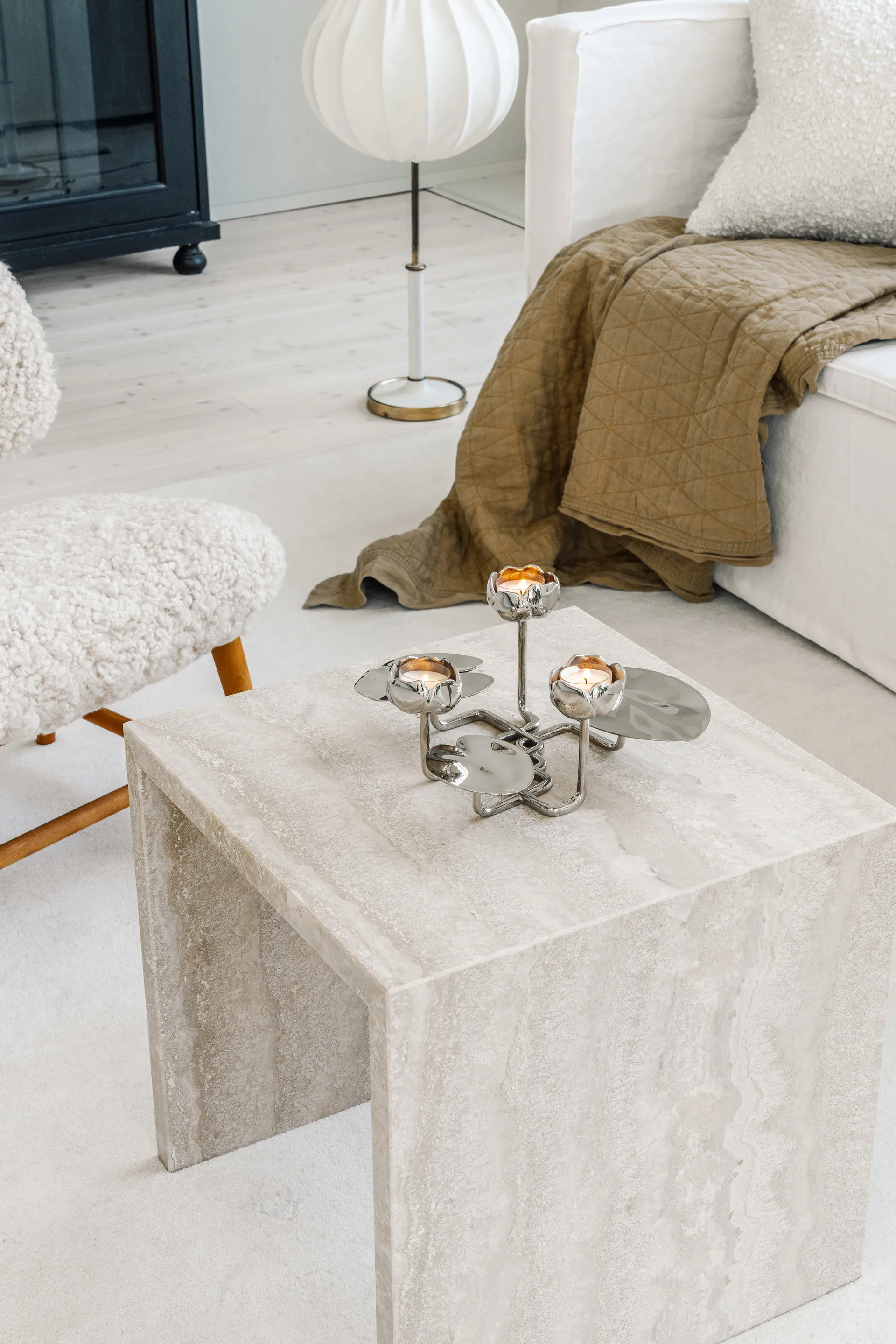 Ninfea grande ljusstake, Förnicklad mässing Hilke Collection