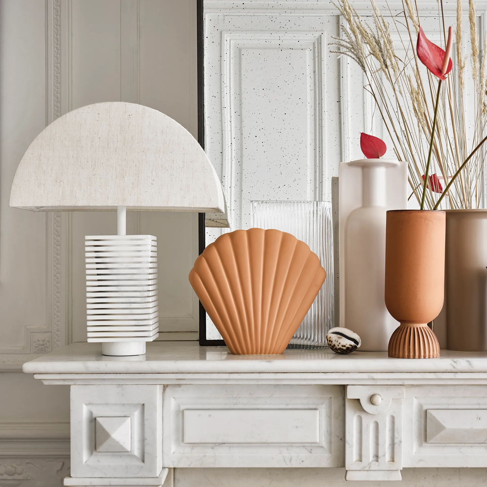 Ribbed lampfot, Vit HKliving