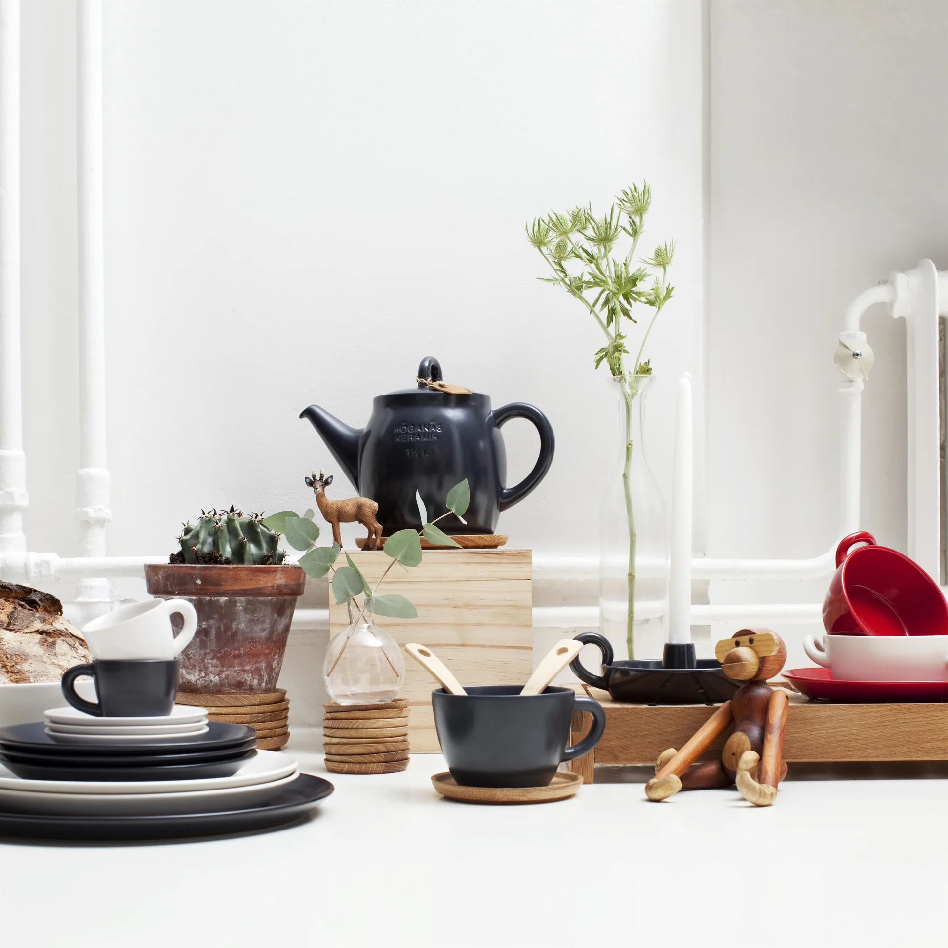 Höganäs kaffemugg med träfat 33 cl, grafitgrå matt Höganäs Keramik