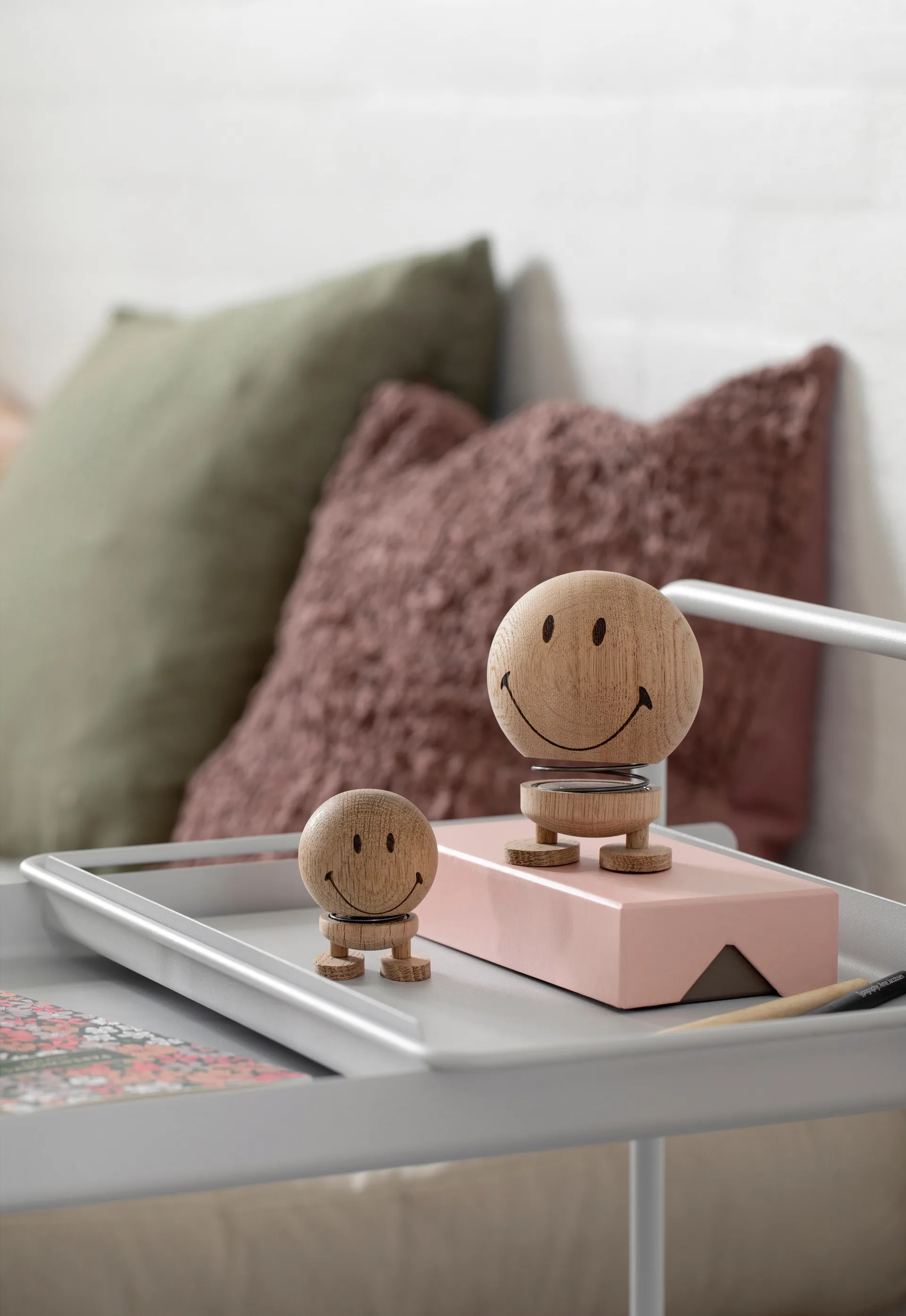 Hoptimist Smiley S figur, Raw oak Hoptimist