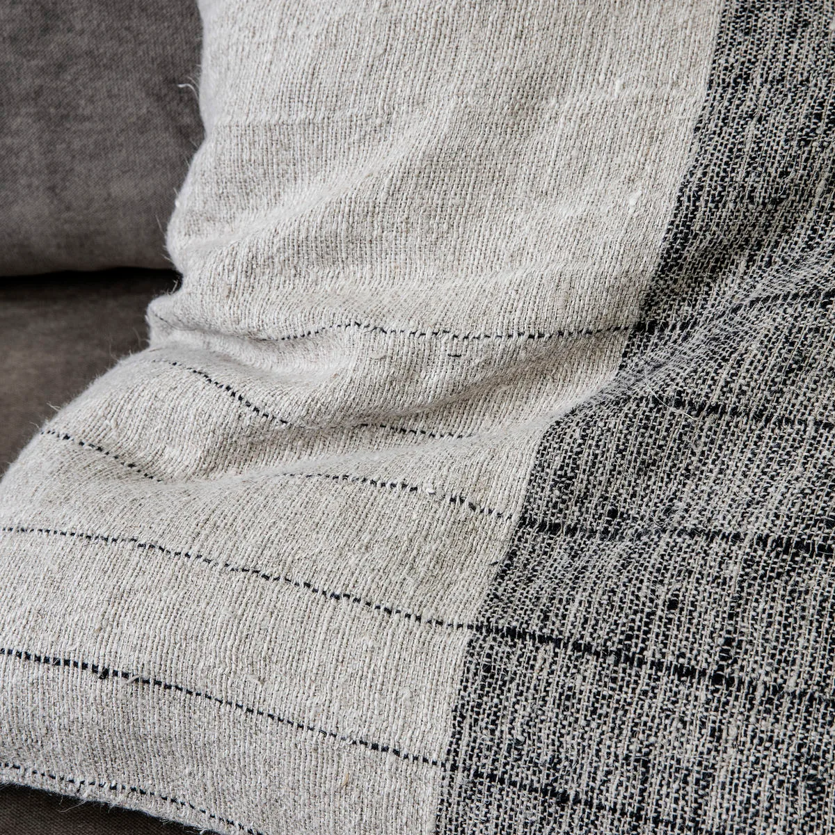 Dived kuddfodral 50x50 cm, Svart-off white House Doctor