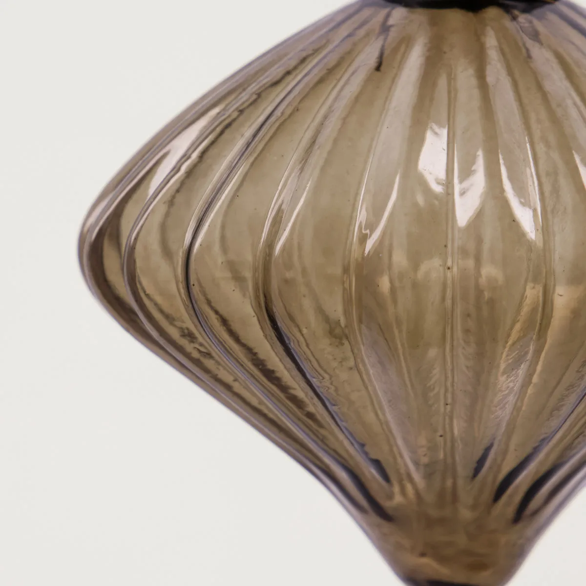 Fluted julgranskula Ø6,5 cm 2 delar, Amber House Doctor