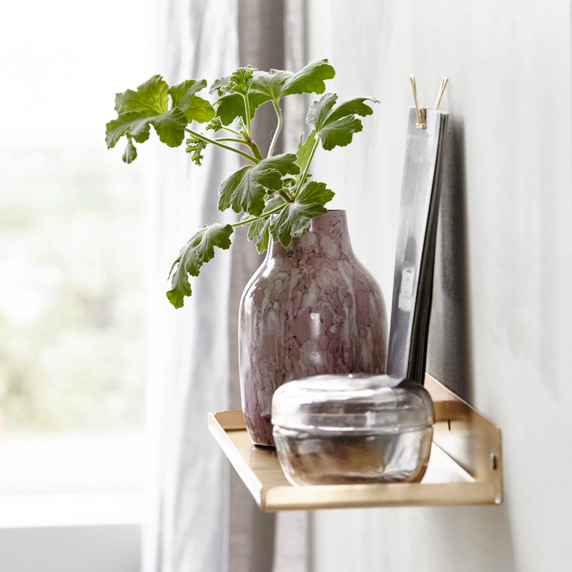 Ledge hylla 43 cm, mässing House Doctor