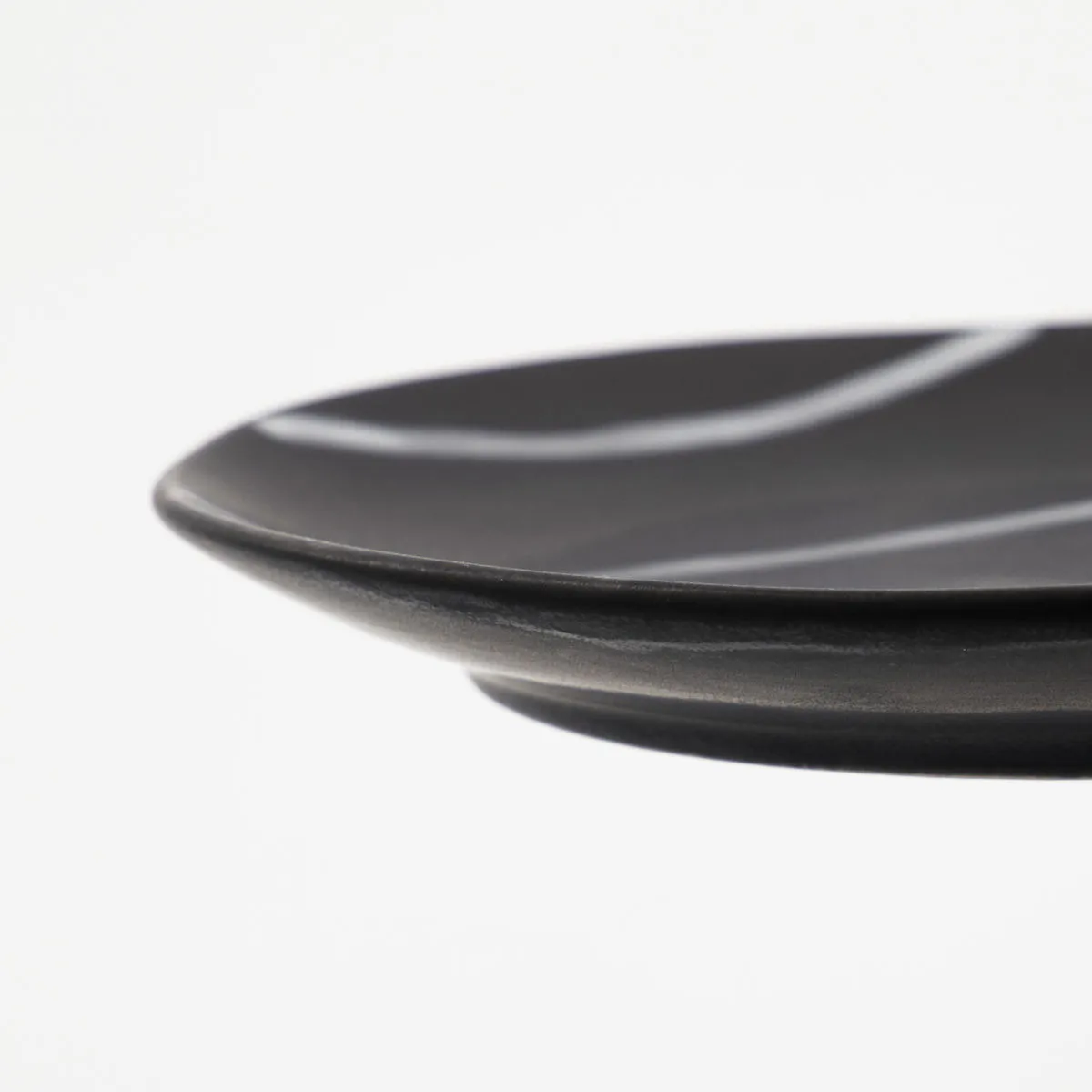 Line assiett Ø19,5 cm, Svart-brun House Doctor