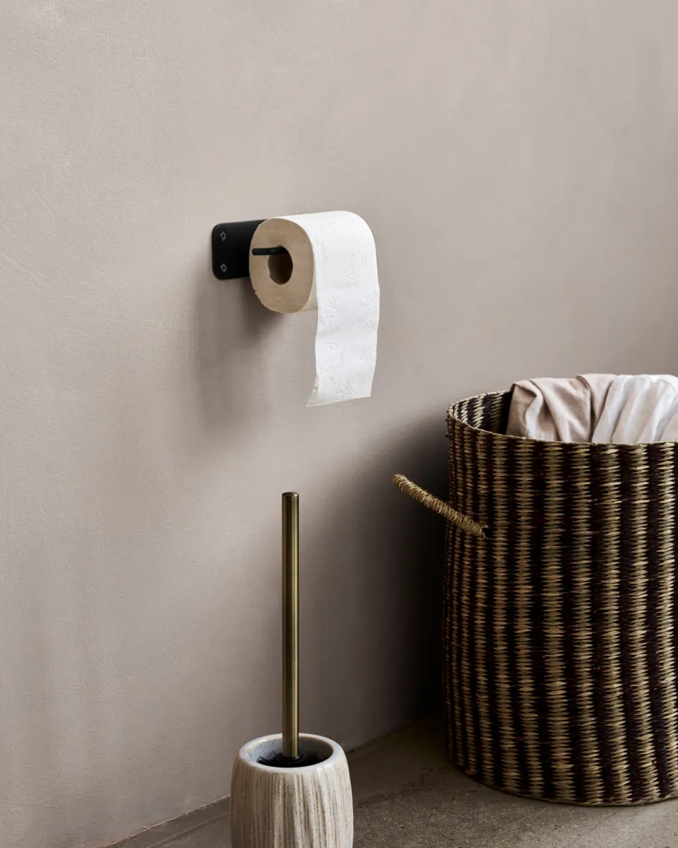 Pati toalettpappershållare, Svart House Doctor