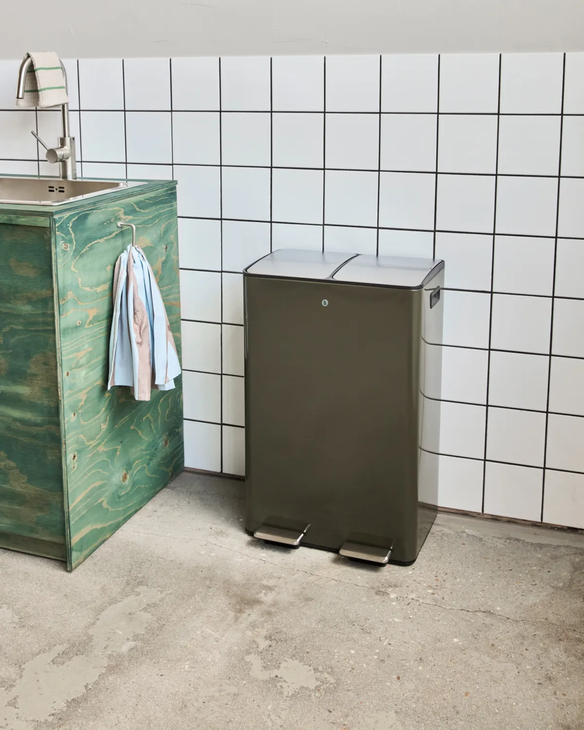 Sort papperskorg, Deep green, 46x35,5x71 cm House Doctor