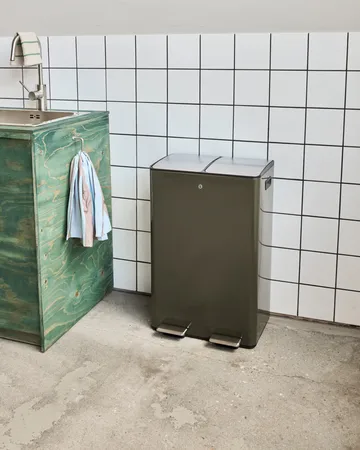 Sort papperskorg - Deep green, 46x35,5x71 cm - House Doctor