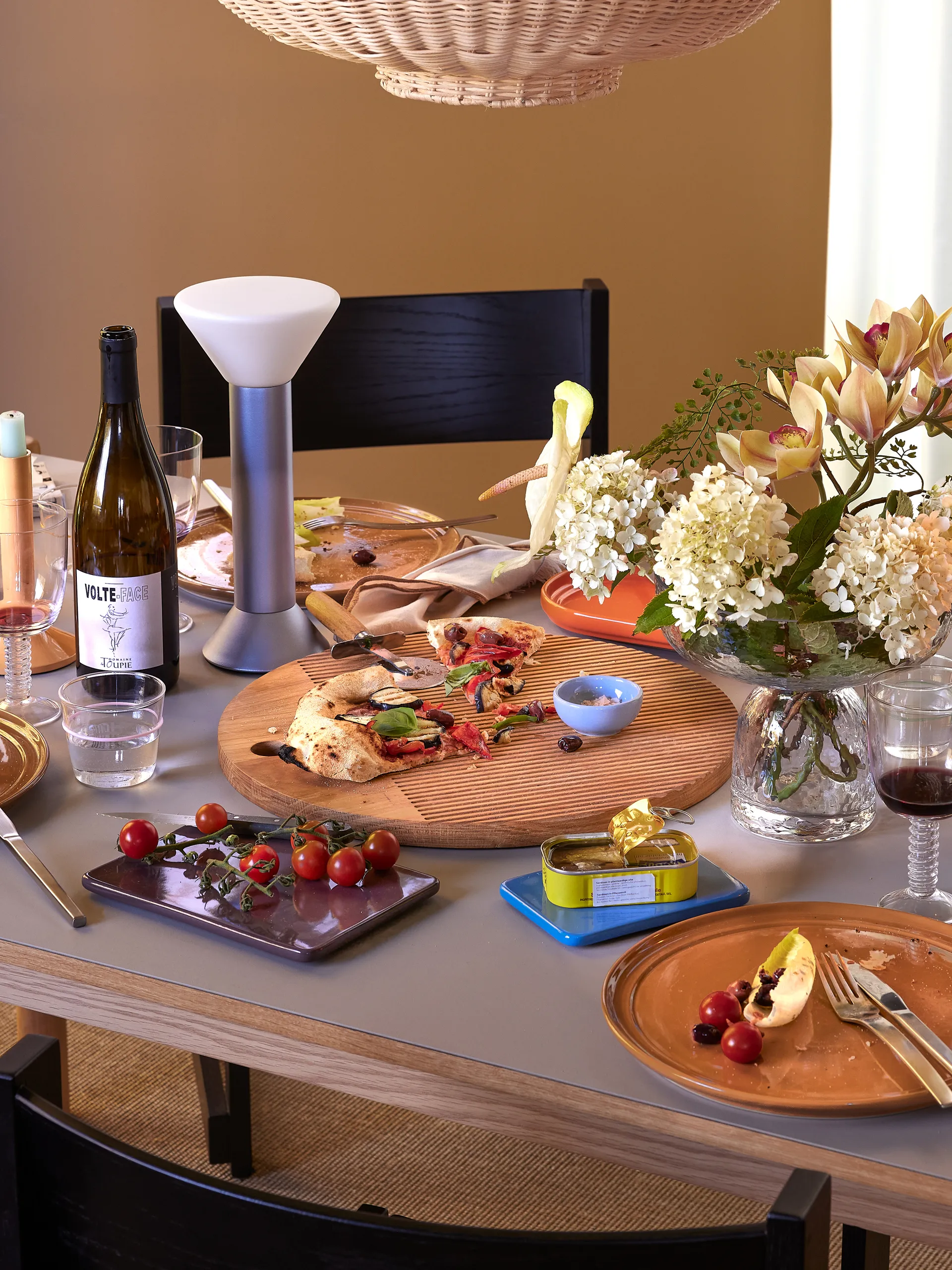 Aino vas, Clear Hübsch Interior