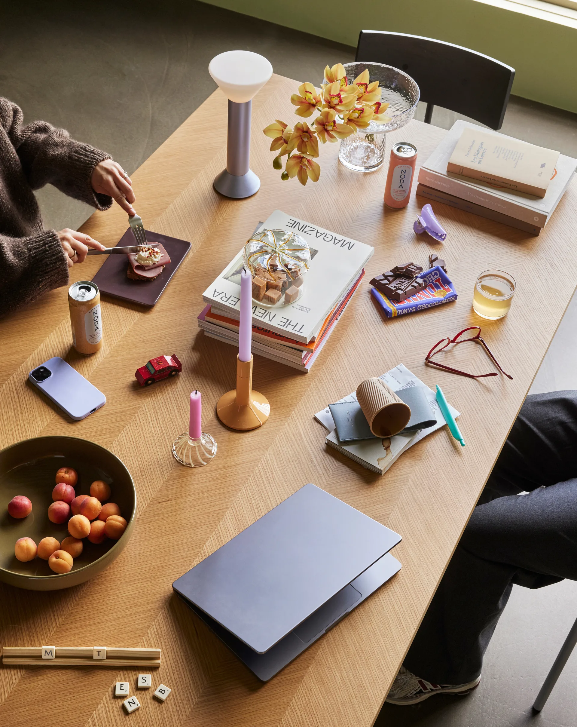 Aino vas, Clear Hübsch Interior