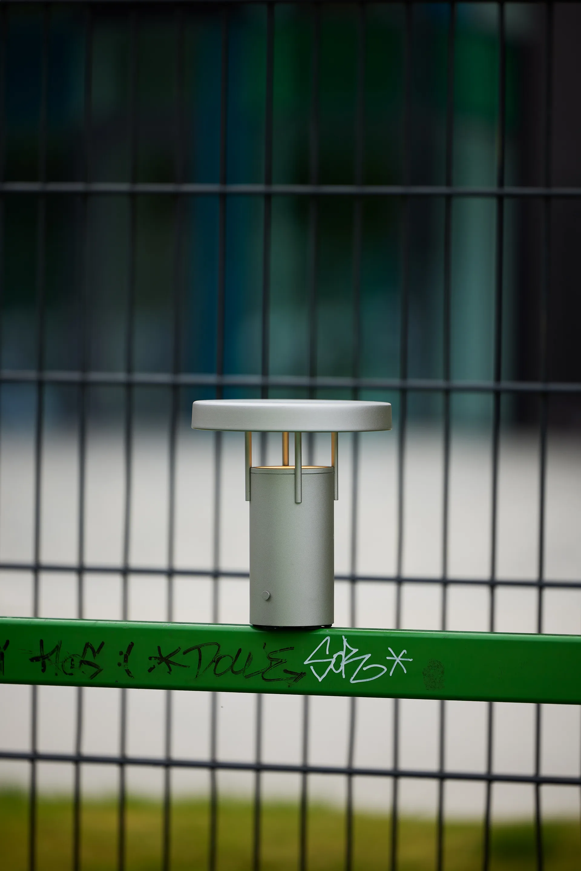 BringMe mini portabel bordslampa, Metallic sand Hübsch Interior