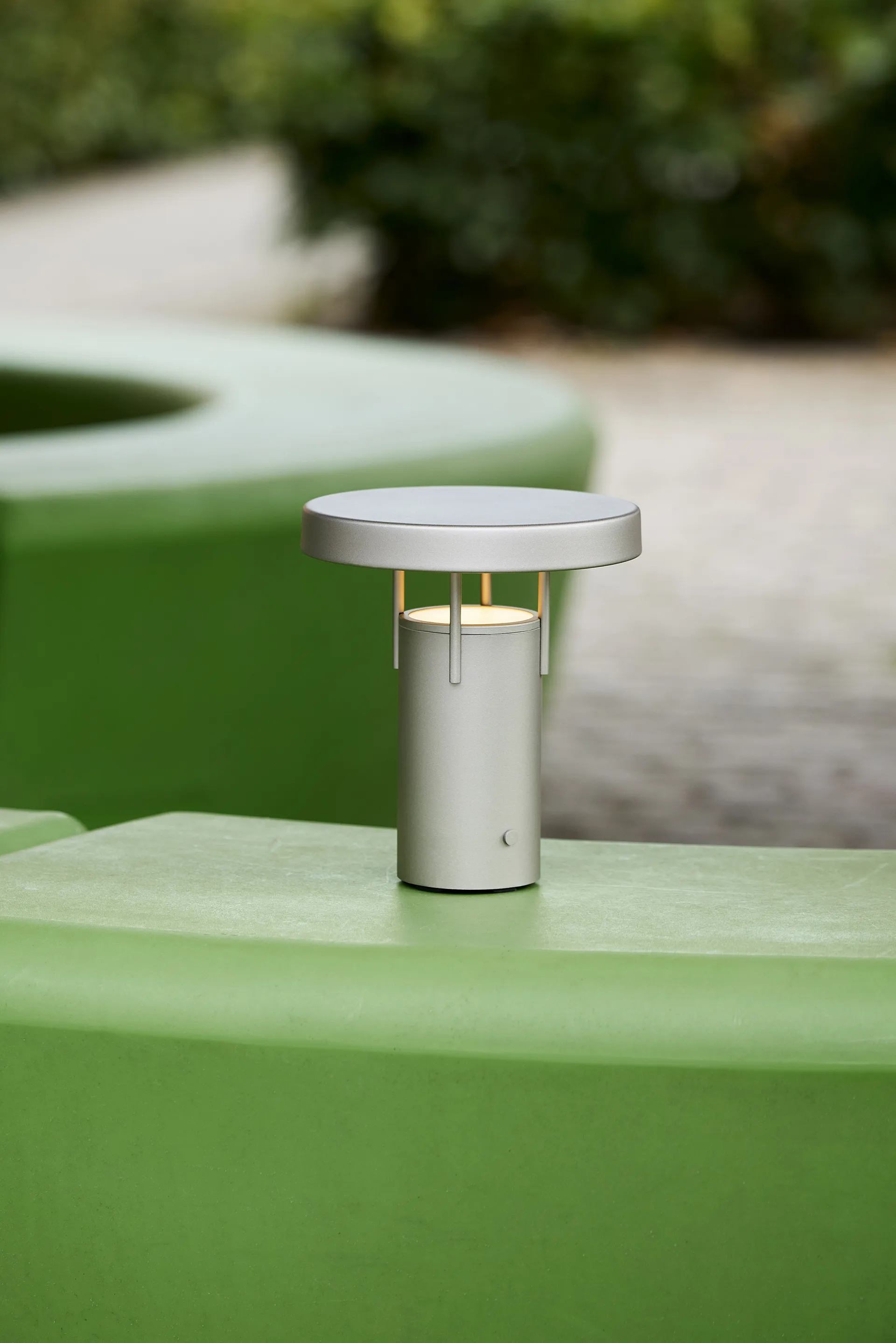 BringMe mini portabel bordslampa, Metallic sand Hübsch Interior