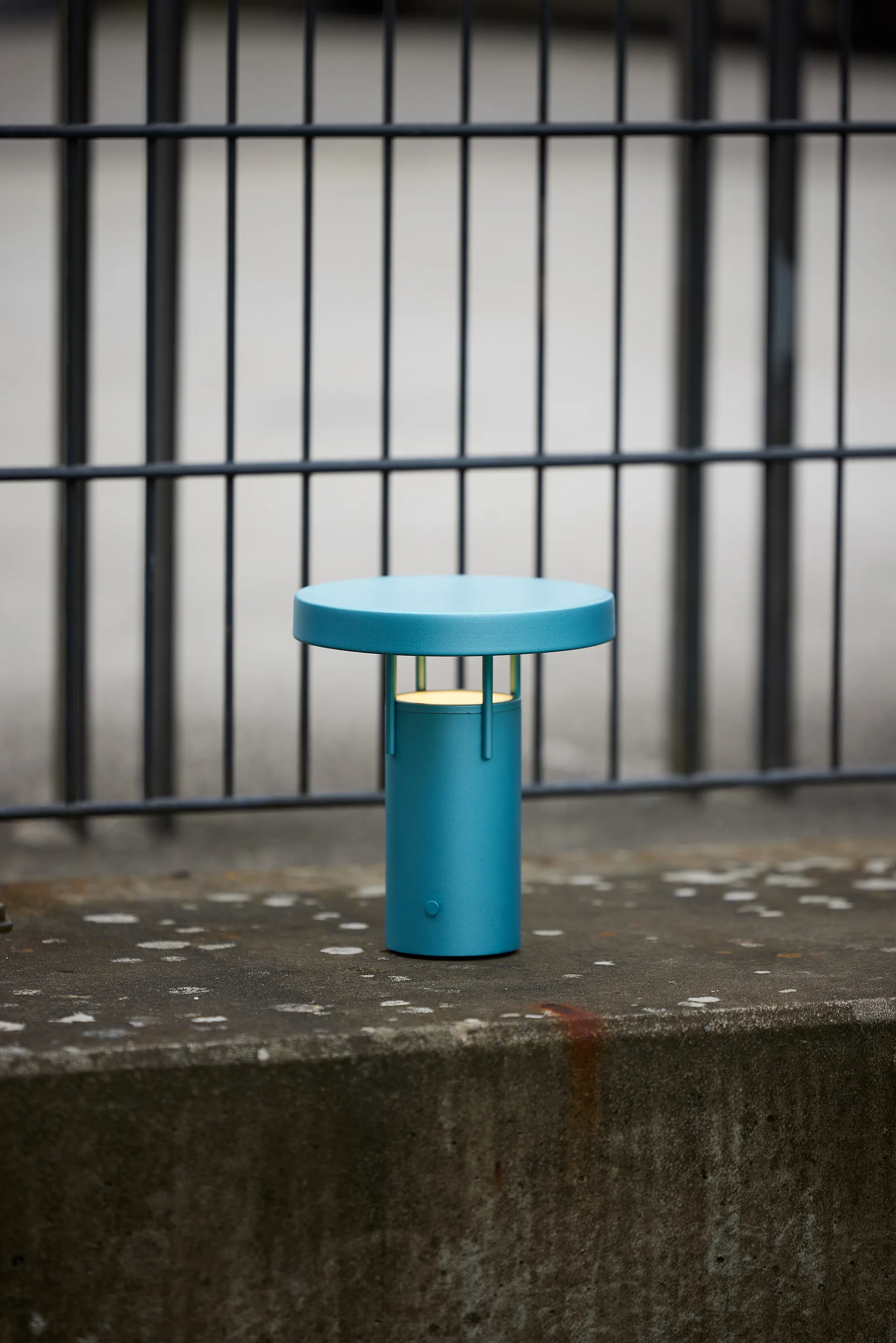 BringMe mini portabel bordslampa, Metallic turquoise Hübsch Interior