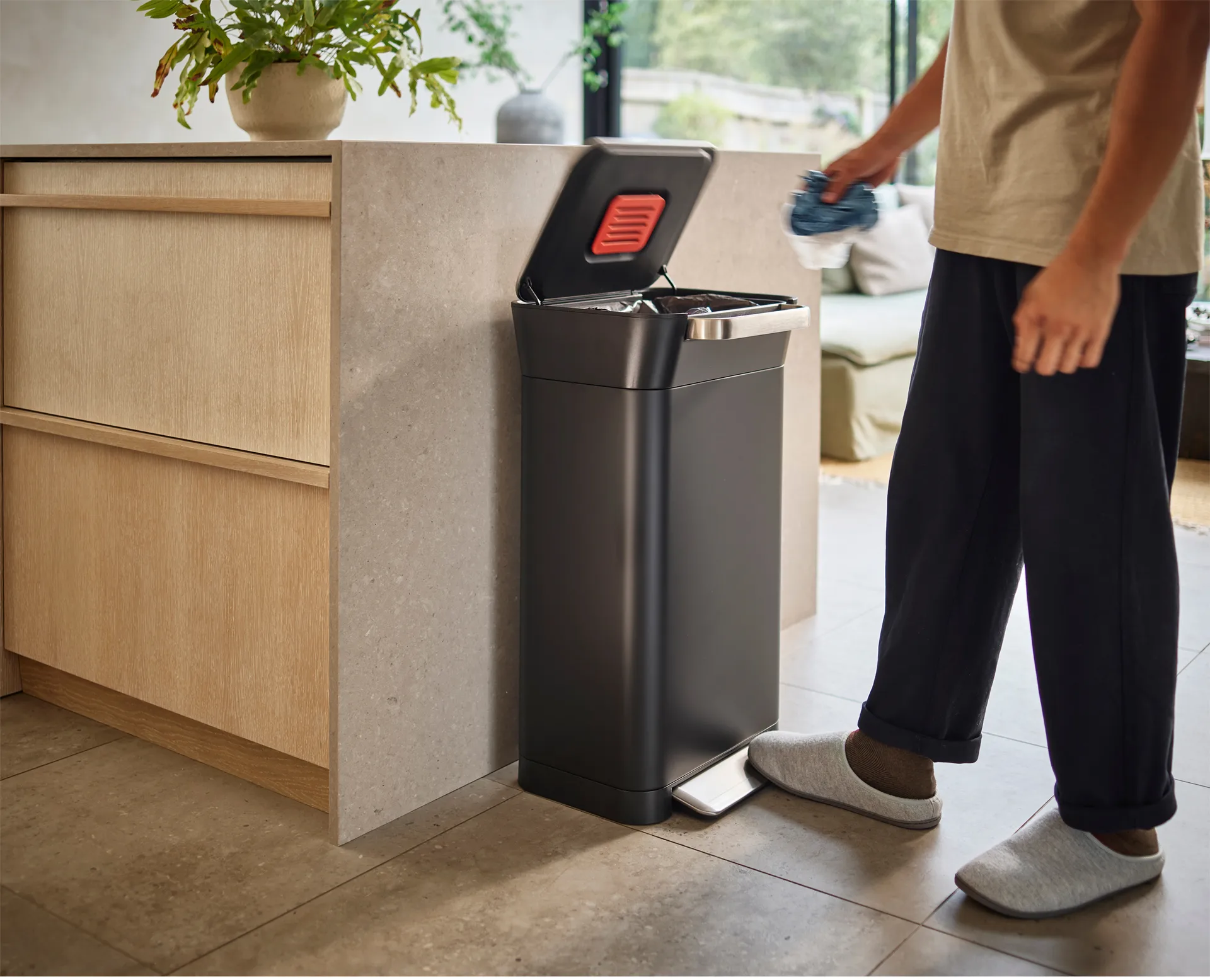 Joseph Joseph Titan trash compactor pedalhink 30 L, Carbon black Joseph Joseph