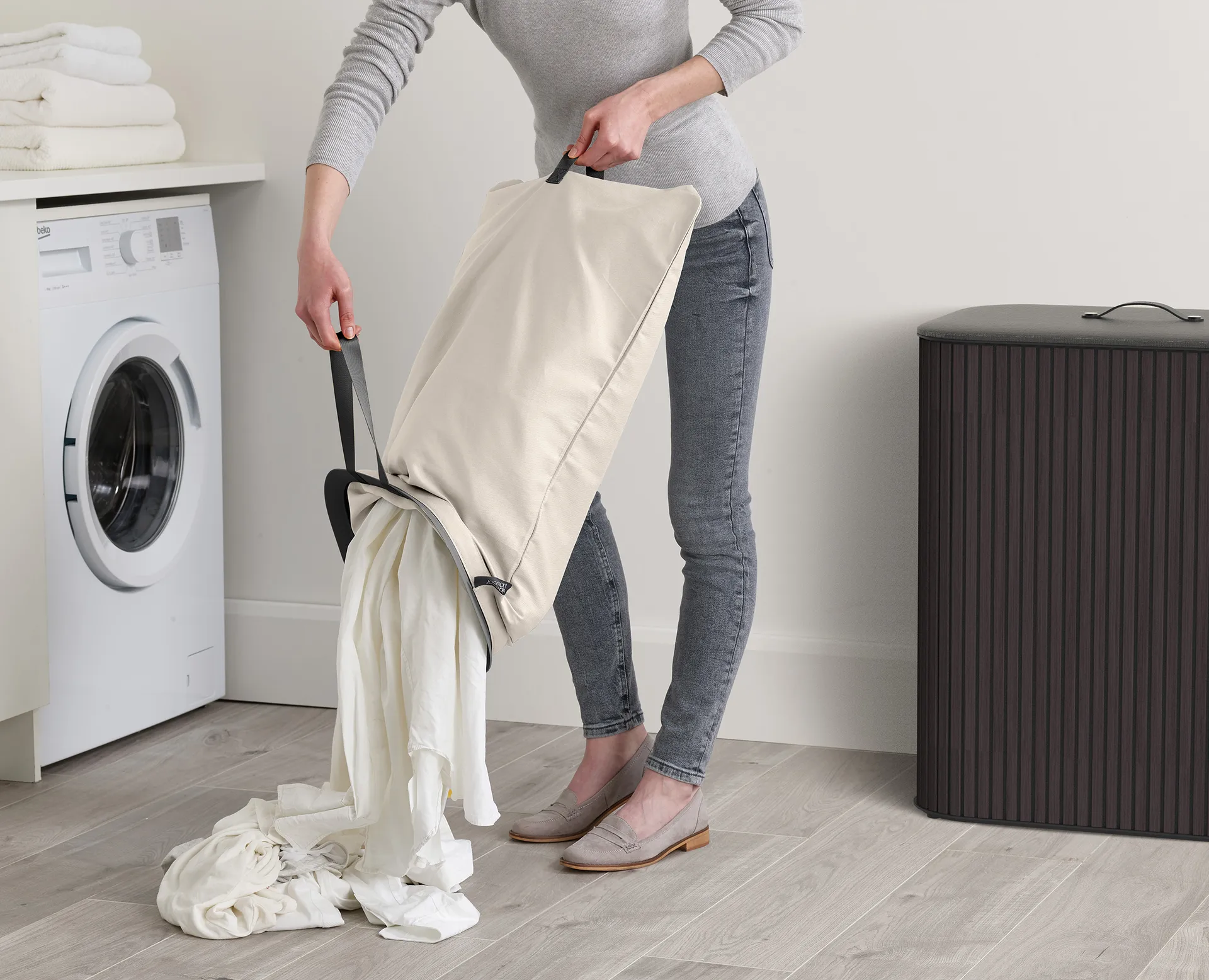 Tota Luxe tvättkorg 90 L, Black Joseph Joseph