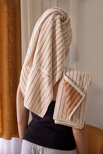 Soft Handduk - Off-white, 70x140 cm - Juna