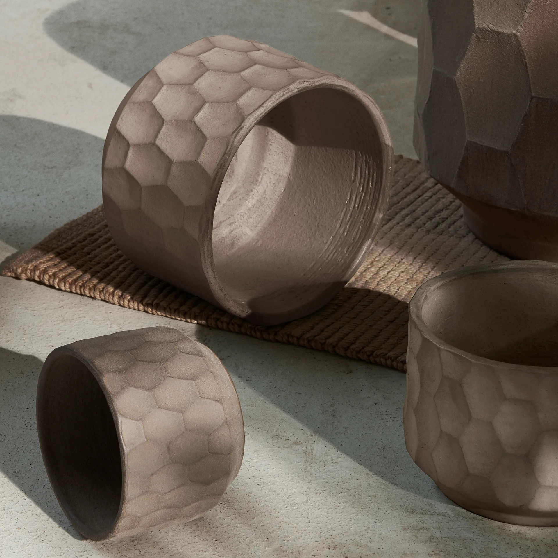 Gro blomkruka ljus sand, Ø26,5 cm Kähler