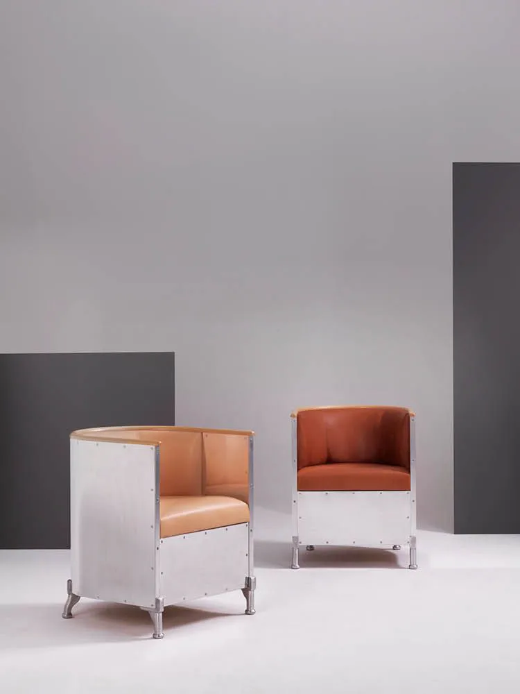 Aluminium fåtölj mattborstad, Läder tärnsjö svart-valnöt Källemo