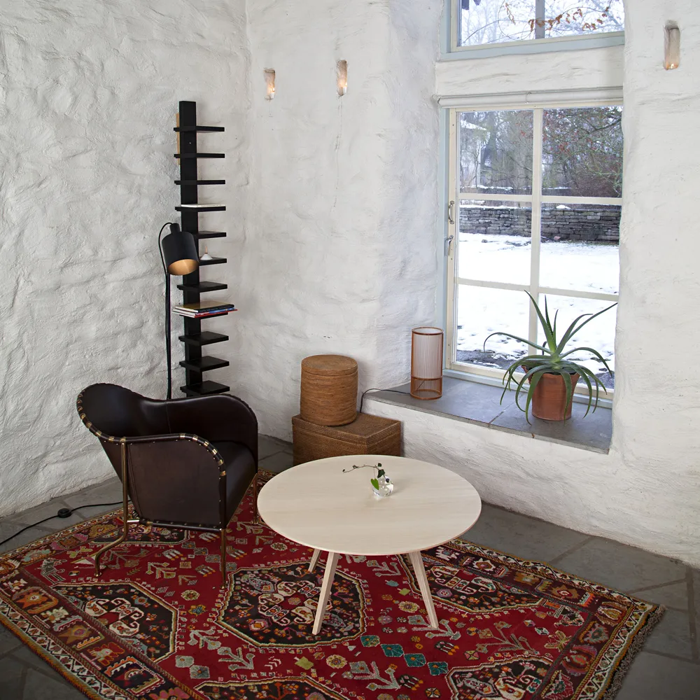 Bruno fåtölj, Kärnläder natur-mässingstativ Källemo