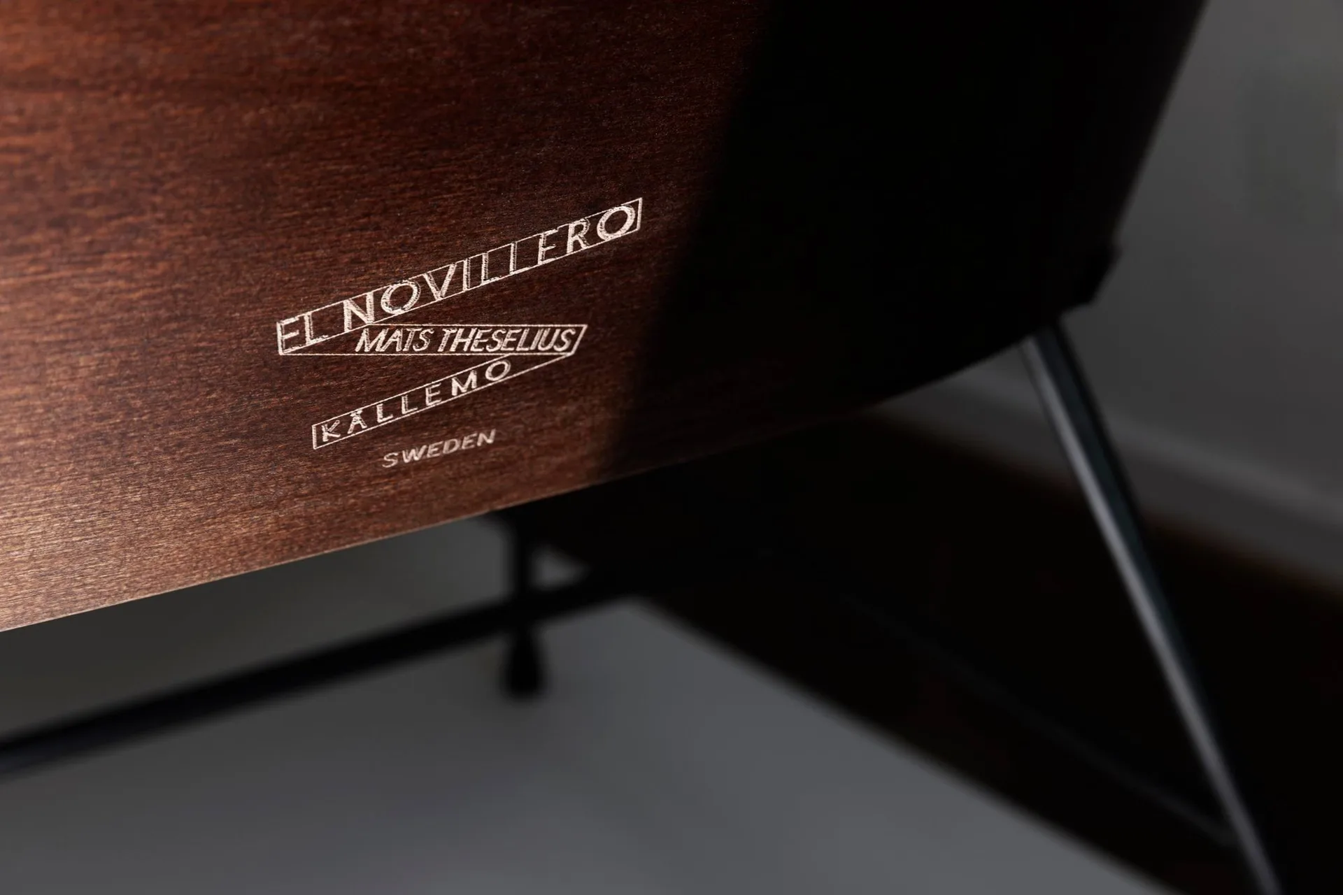El Novillero fåtölj, Läder Nubuck 512-svart stativ Källemo El Novillero fåtölj, Läder Nubuck 512-svart stativ Källemo