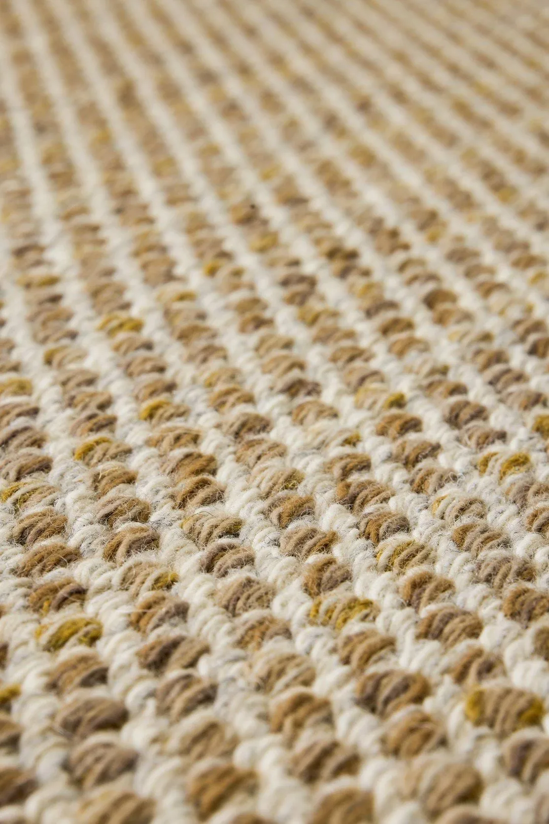 Ori ullmatta, 870 Honeycomb, 270x270 cm, med backing Kasthall Ori ullmatta, 870 Honeycomb, 270x270 cm, med backing Kasthall