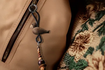 Kaj Bojesen fågel nyckelring - Rökt ek, svart läder - Kay Bojesen Denmark