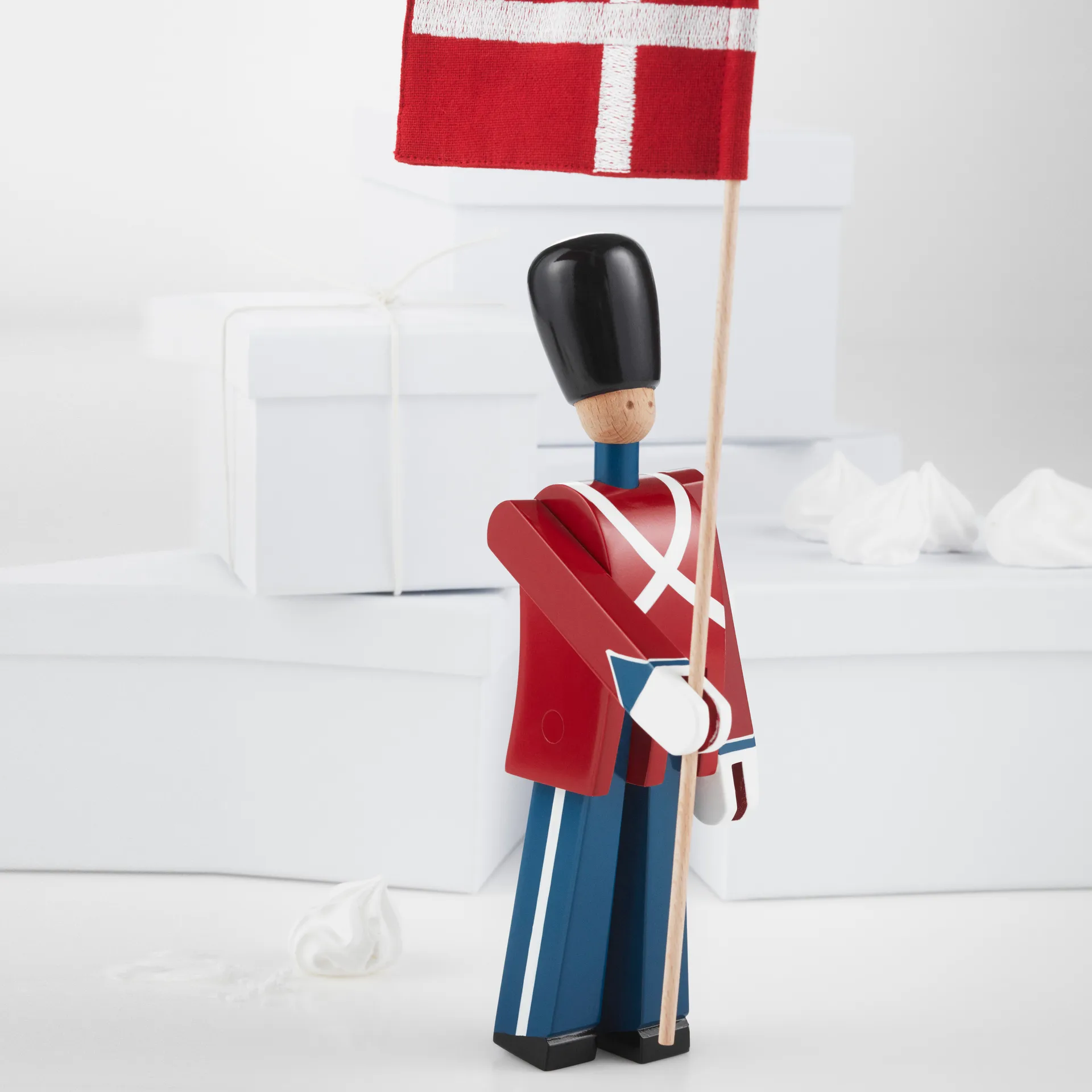 Kay Bojesen fanbärare med textilflagga, 29,5 cm Kay Bojesen Denmark