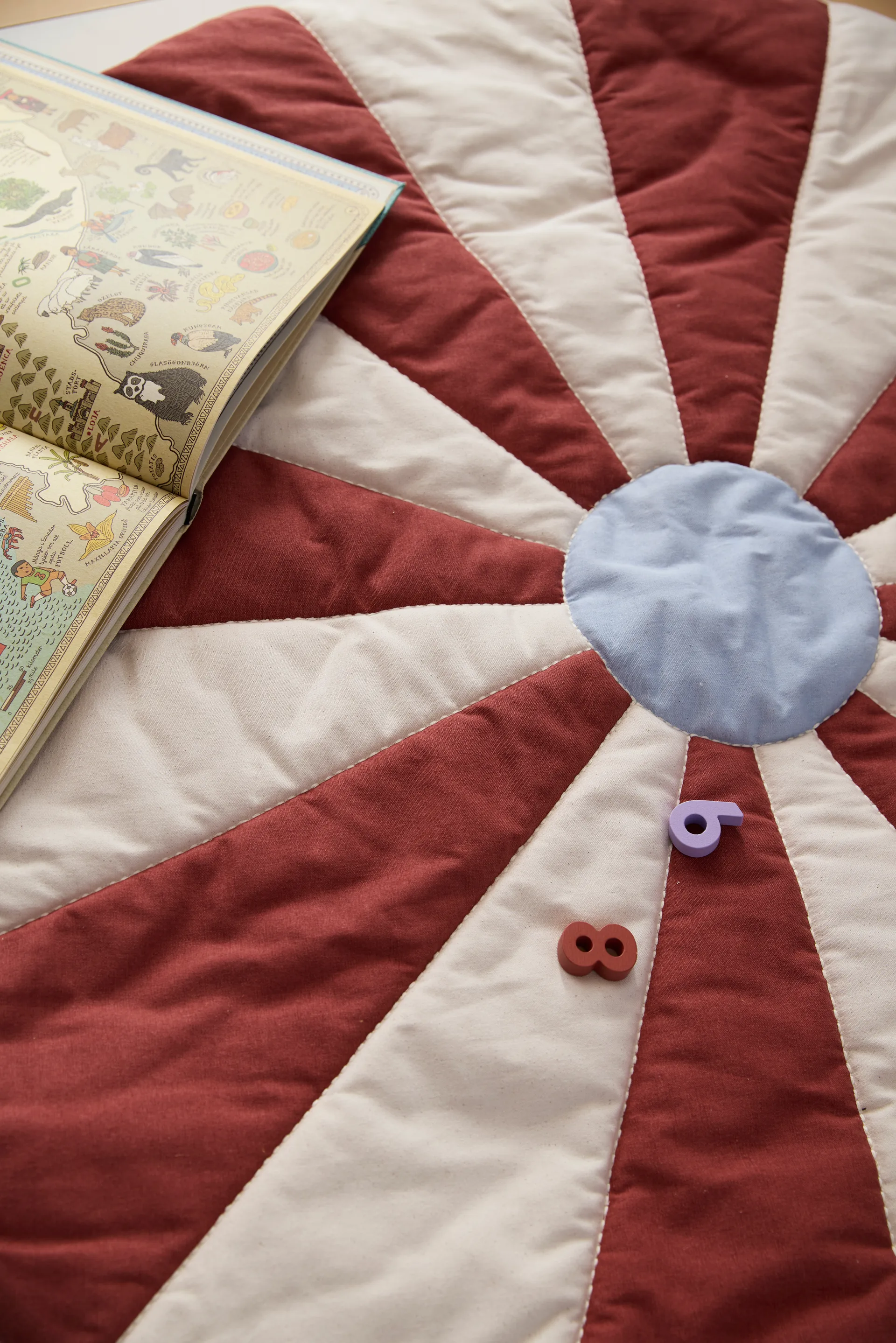 Cirkus lekmatta, Röd, Ø112x2 cm Kid's Concept