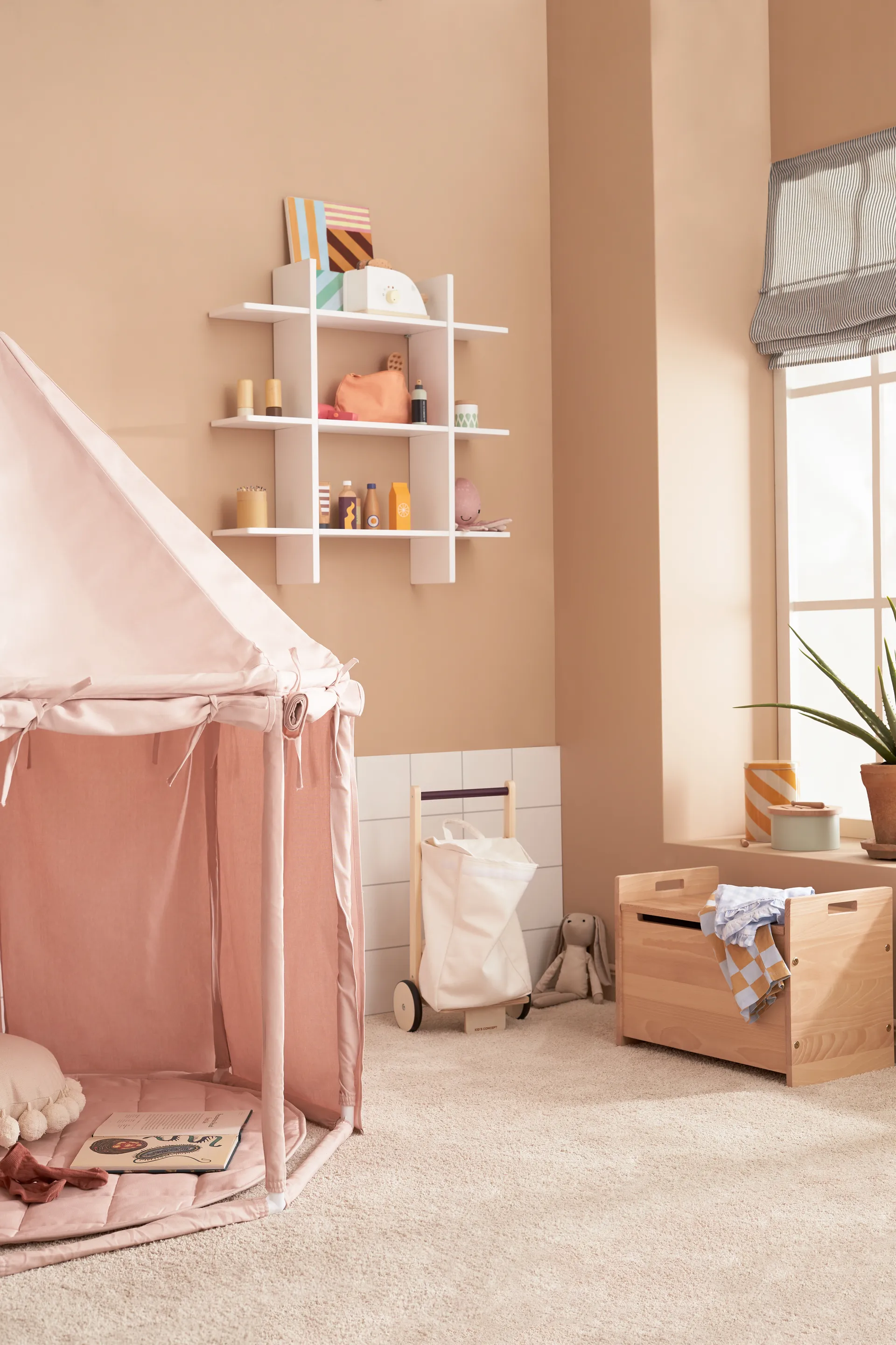 Saga blonde kista, Lackad bok Kid's Concept