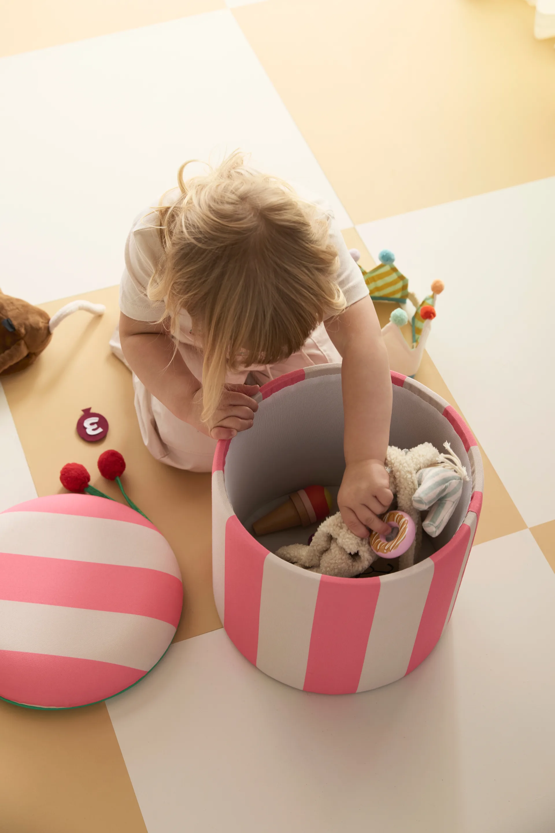 Sittpuff cylinder med förvaring, Rosa, Ø40x30,5 cm Kid's Concept