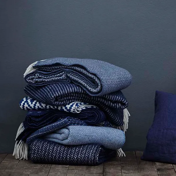 Chevron ullpläd, Mörkblå Klippan Yllefabrik