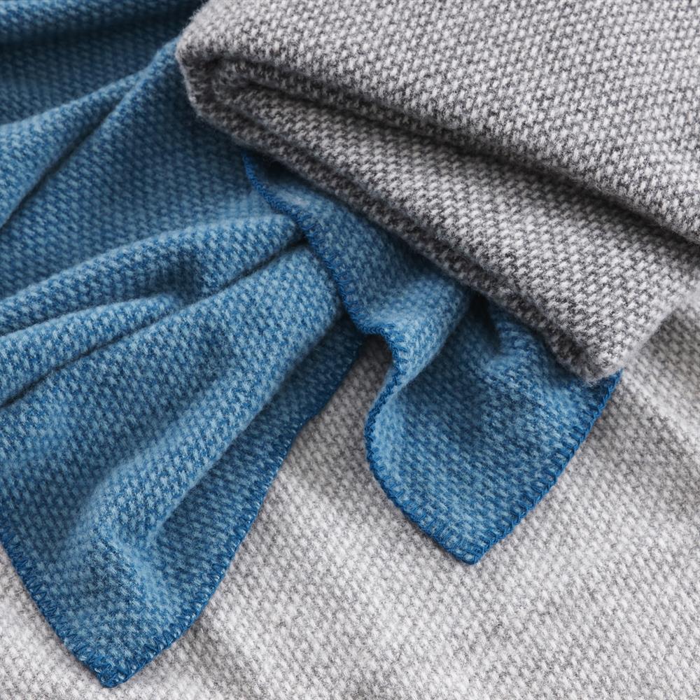 Domino ullfilt, ljusgrå Klippan Yllefabrik