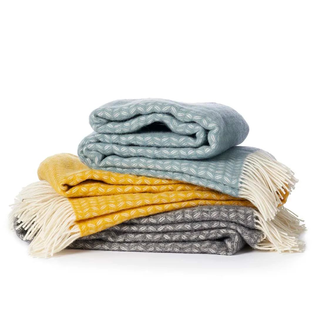 Leaf ullpläd, gul Klippan Yllefabrik