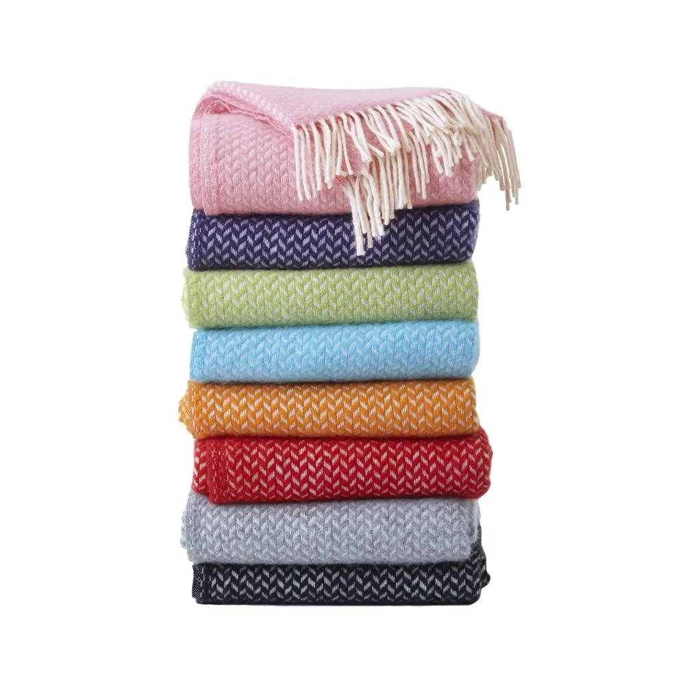 Polka ullpläd, svart Klippan Yllefabrik