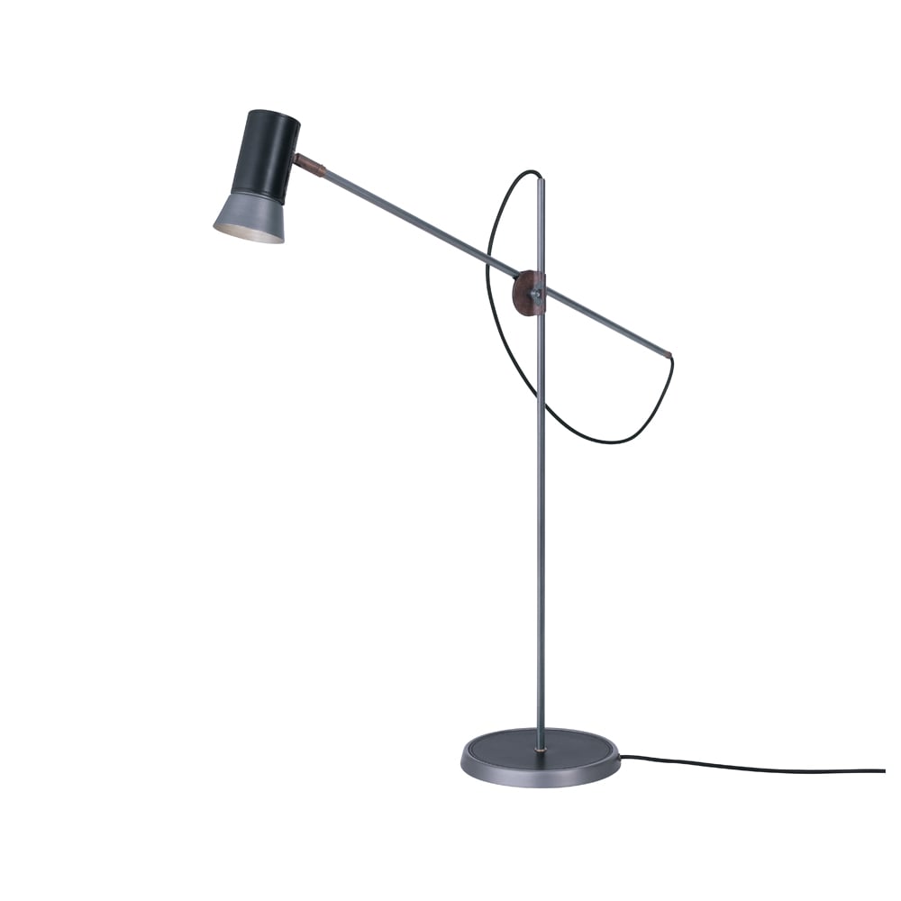 Konsthantverk Kusk golvlampa råjärn/svart läder | Skandinavisk Design | Golvlampor | Svart