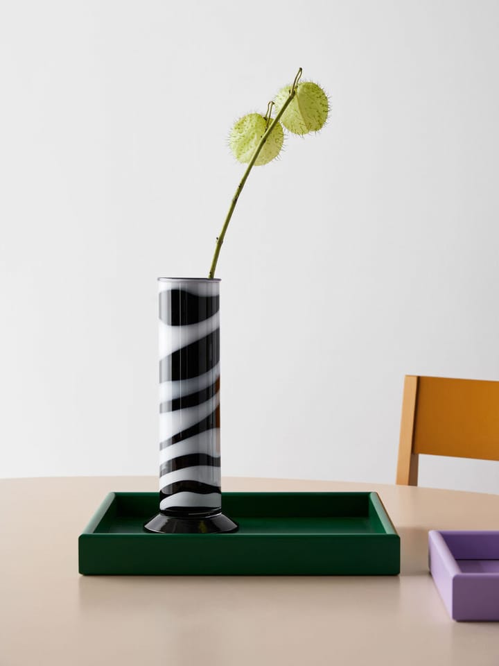 Lab cylinder vas 30 cm, Svart-vit Kosta Boda